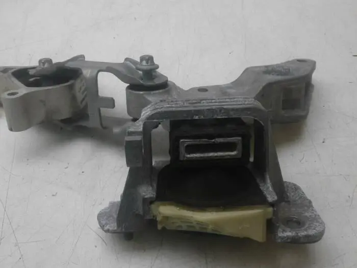 Engine mount Mercedes Vito