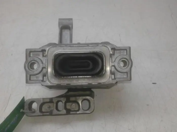 Engine mount Volkswagen Tiguan