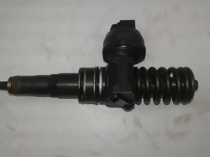 Injector (diesel) Volkswagen Golf Plus 05-