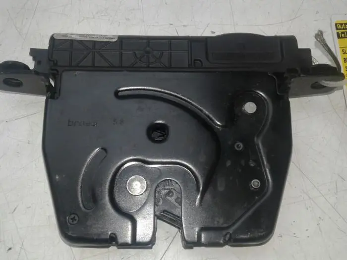 Tailgate lock mechanism BMW M3