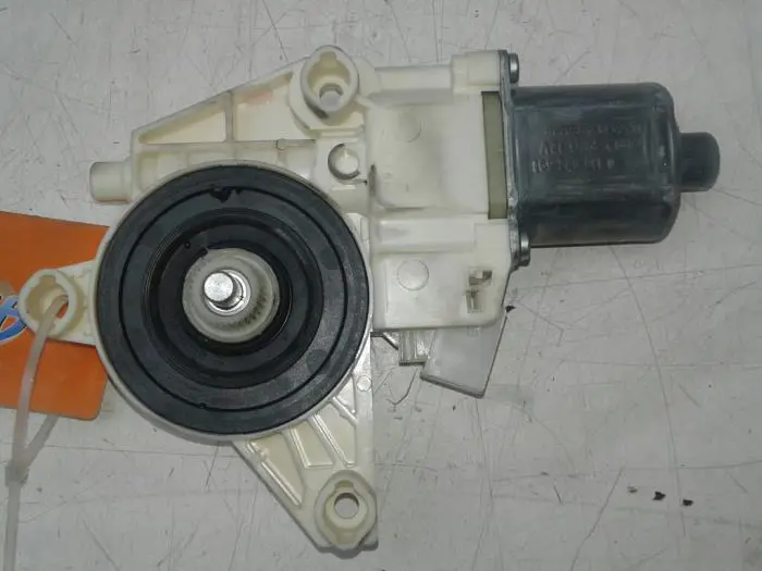 Door window motor Mercedes GLA-Klasse