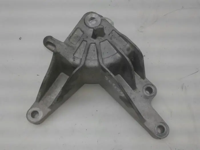 Engine mount Opel Zafira