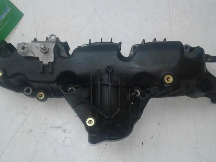 Intake manifold Volkswagen Tiguan