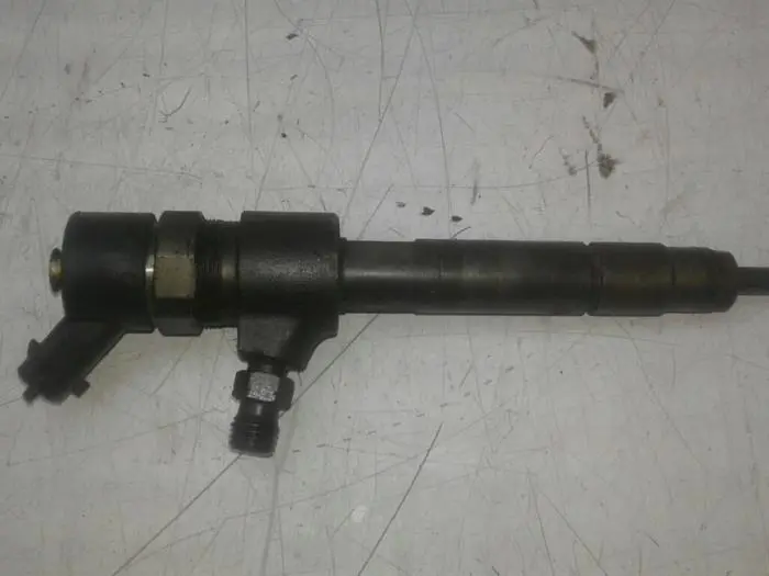 Injector (diesel) Opel Zafira B 05-