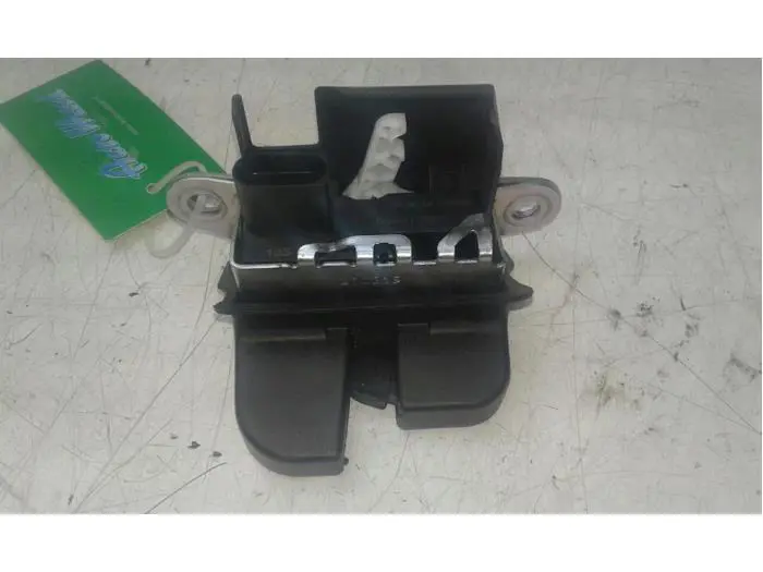 Tailgate lock mechanism Volkswagen Polo