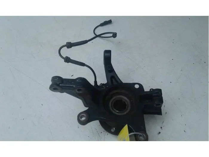 Knuckle, front right Renault Captur