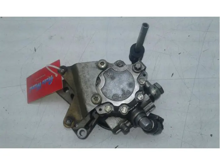 Power steering pump Opel Omega