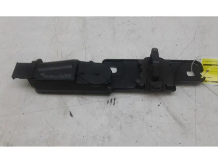 Tailgate lock mechanism Audi A8