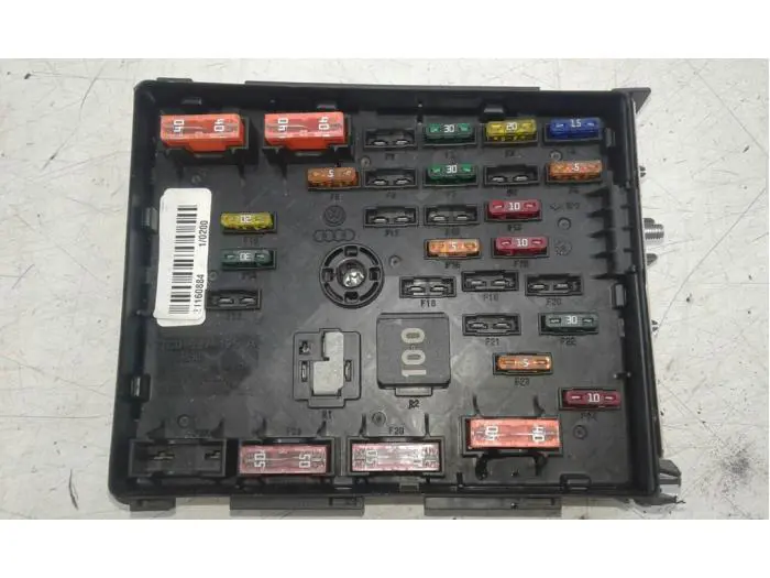 Fuse box Volkswagen Passat