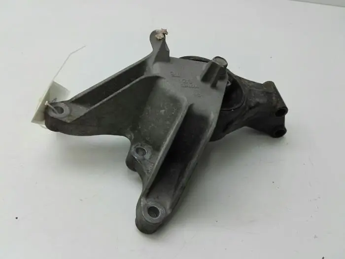 Engine mount Chevrolet Cruze