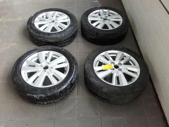 Set of wheels + tyres Nissan Micra