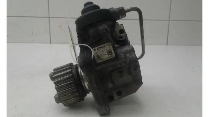 Diesel pump Volkswagen Passat