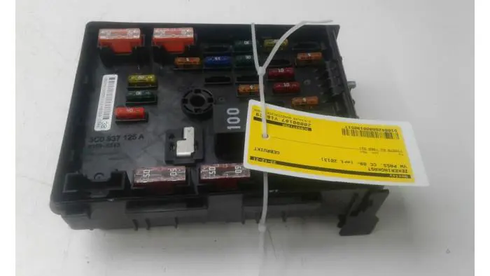 Fuse box Volkswagen Passat