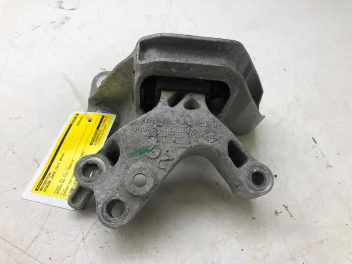 Engine mount Nissan Juke