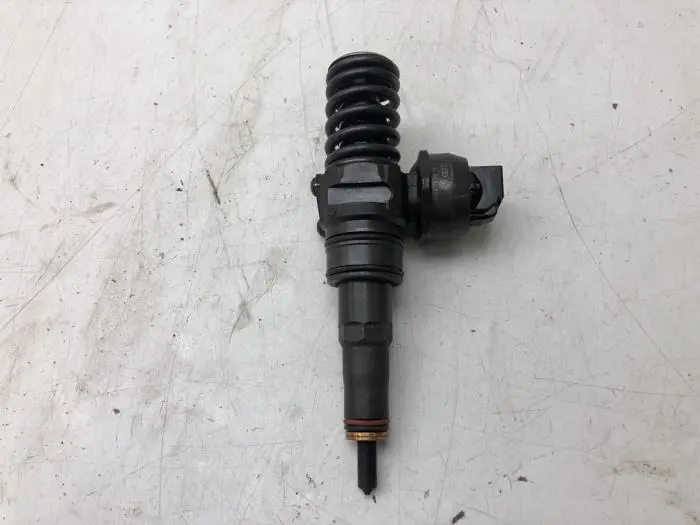 Injector (diesel) Volkswagen Caddy 04-