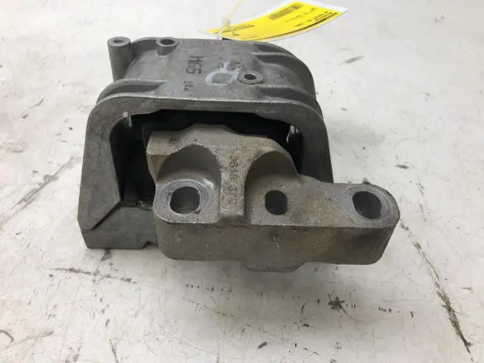 Engine mount Volkswagen Passat 05-