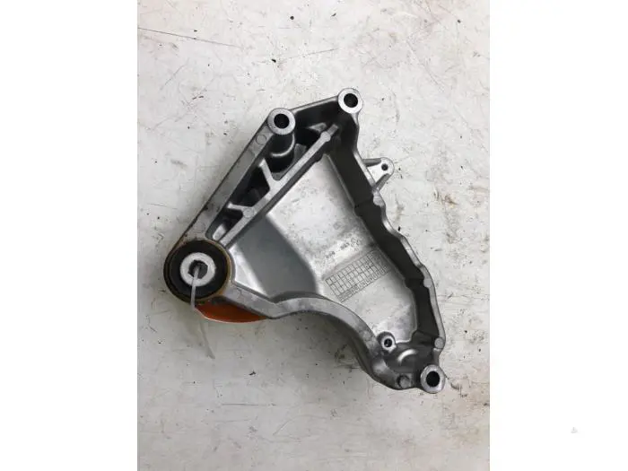 Engine mount Mercedes CLA