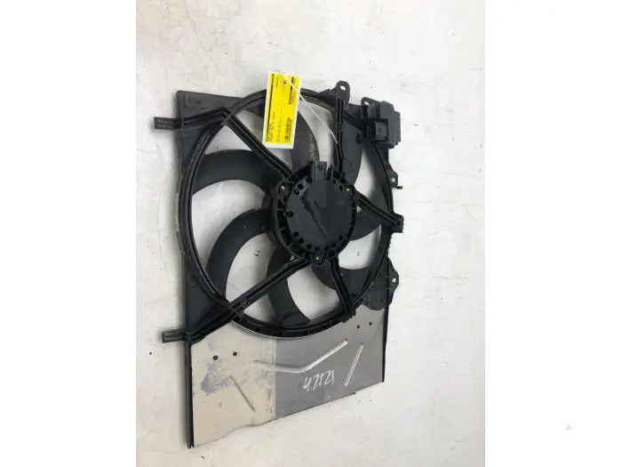 Fan motor Peugeot 208