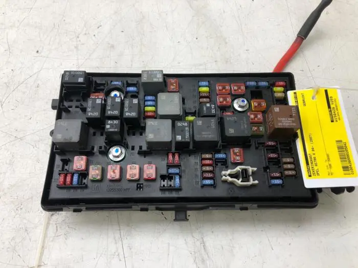 Fuse box Opel Astra H 04-