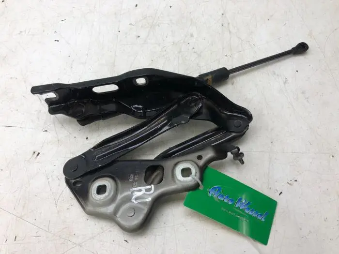 Bonnet Hinge Skoda Octavia