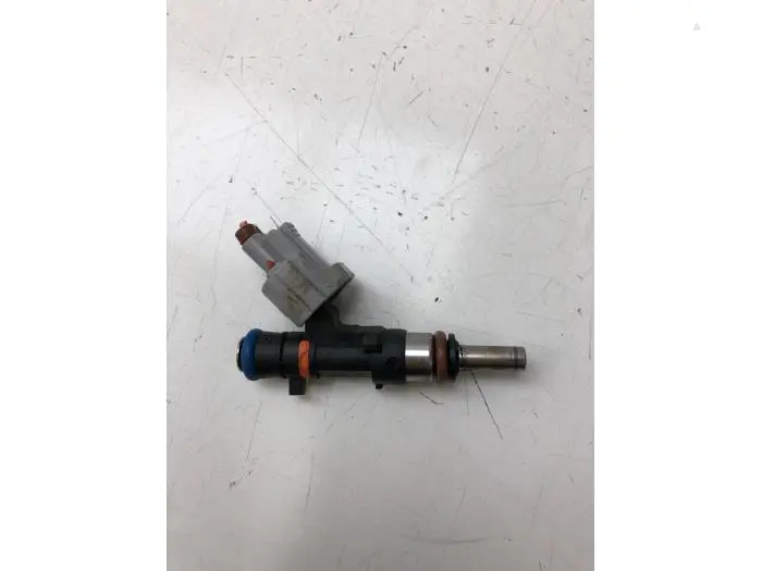 Injector (petrol injection) Dacia Sandero