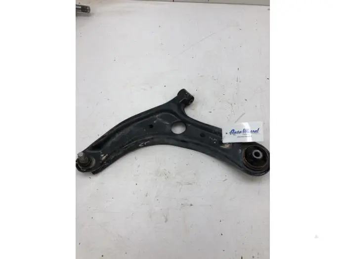 Front wishbone, left Kia Stonic