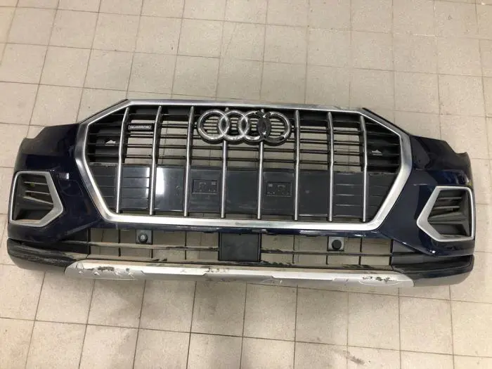 Front bumper Audi Q3