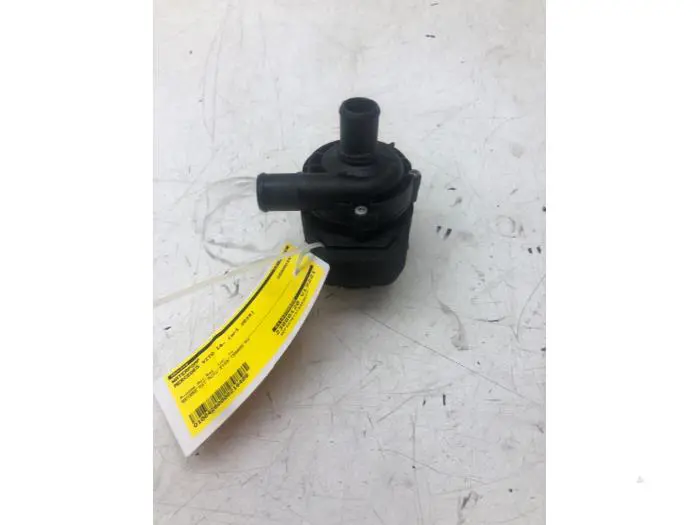 Water pump Mercedes Vito