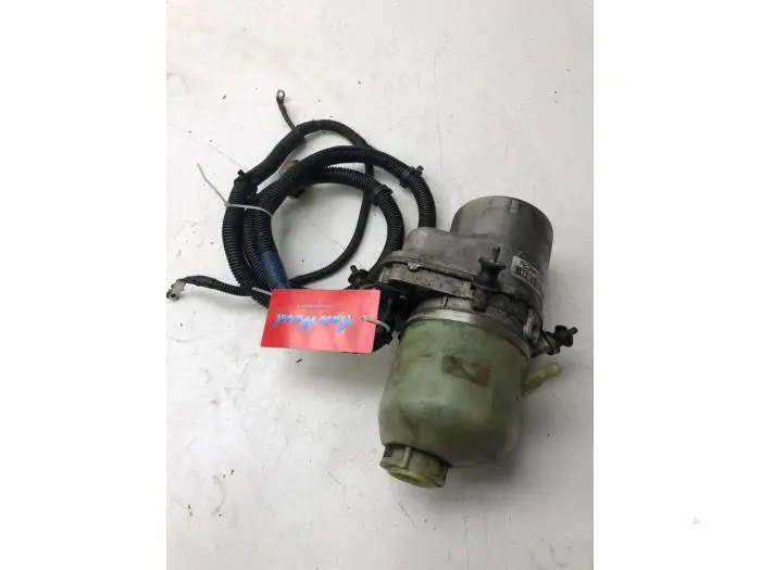 Power steering pump Opel Zafira B