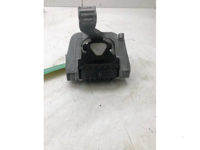 Engine mount Skoda Superb