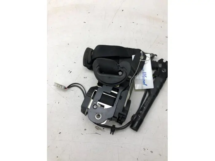 Seatbelt tensioner, right BMW 3-Serie