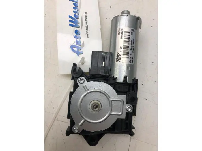 Sunroof motor Lynk & Co 01