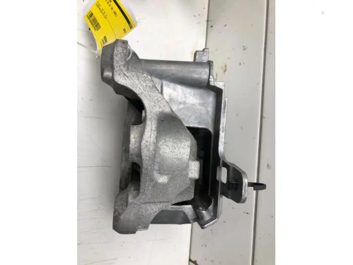 Engine mount Lynk & Co 01