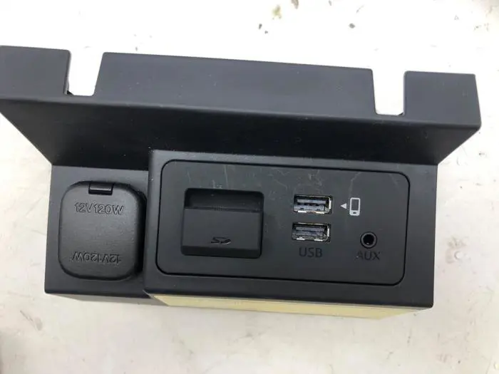 AUX / USB connection Mazda 6.
