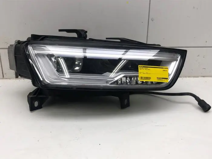 Headlight, right Audi Q3