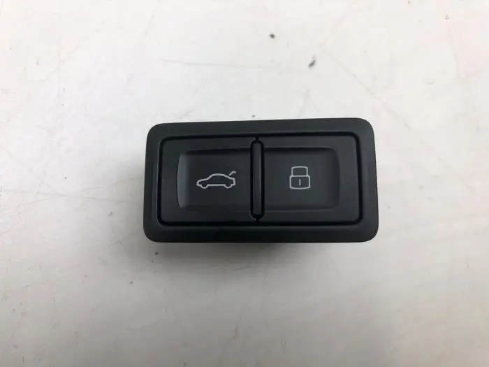 Tailgate switch Audi Q3