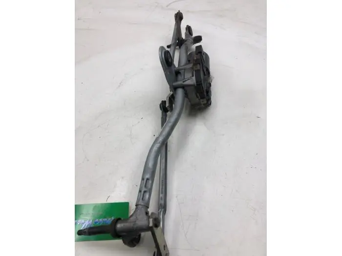 Front wiper motor Audi Q3