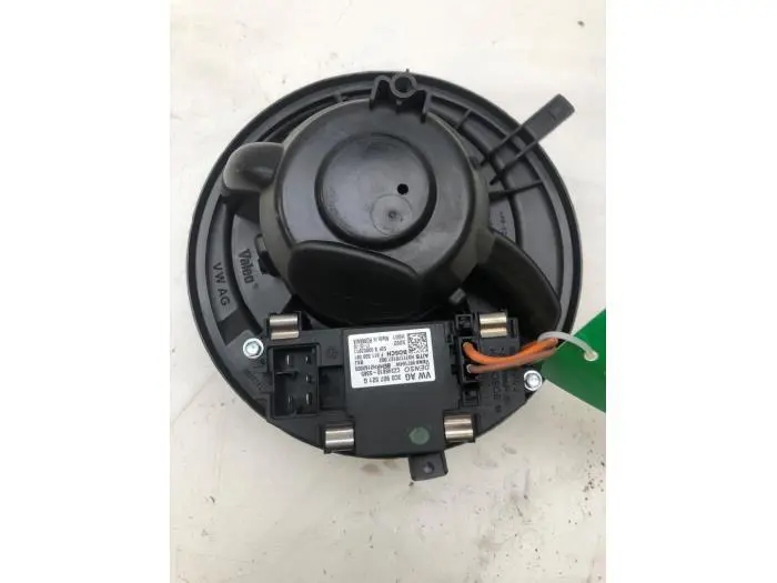 Heating and ventilation fan motor Audi Q3