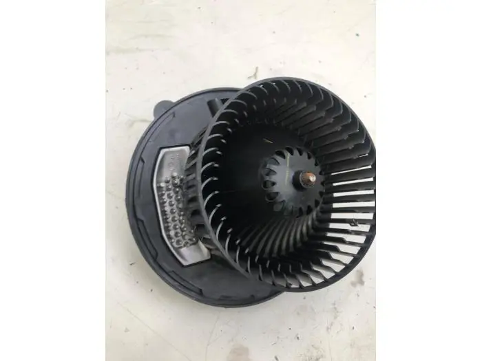 Heating and ventilation fan motor Skoda Octavia