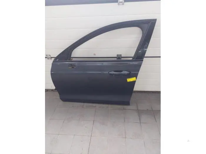 Door 4-door, front left Volvo V60