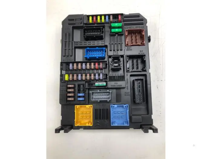 Fuse box Opel Grandland X