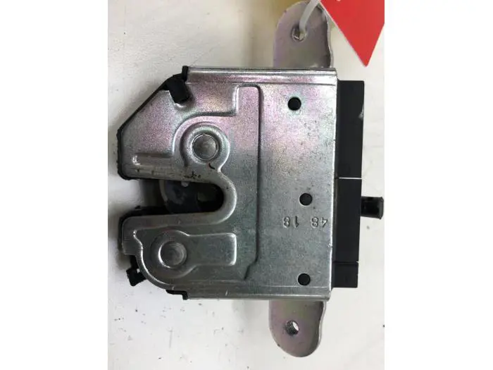 Tailgate lock mechanism Opel Astra