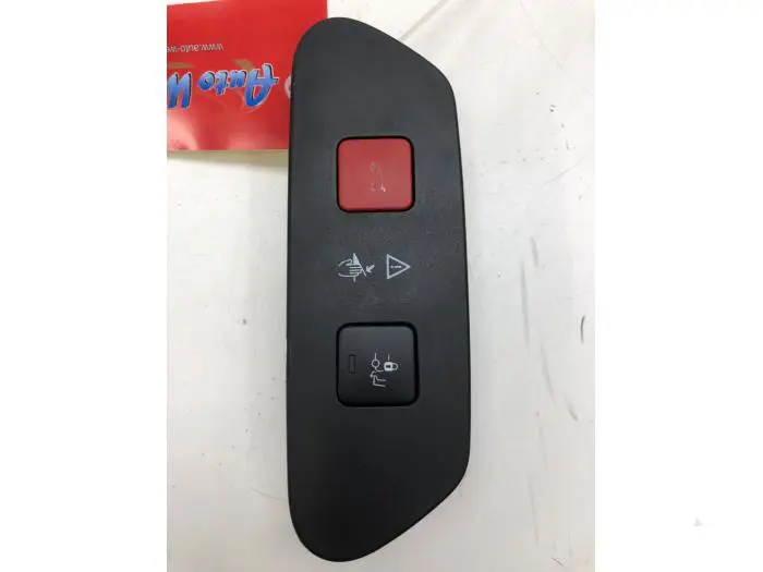 Tailgate switch Opel Grandland X