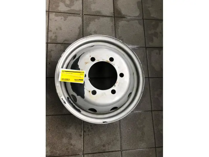 Wheel Nissan NT400