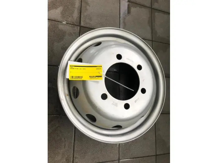 Wheel Nissan NT400