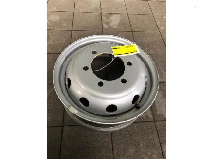 Wheel Nissan NT400