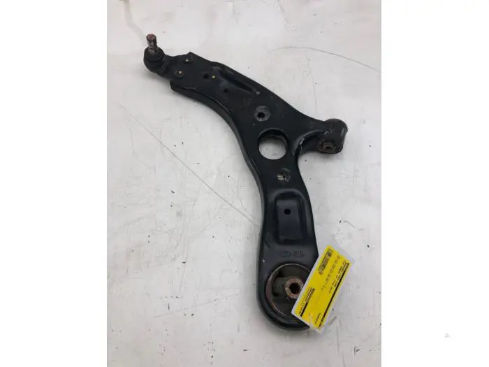 Front wishbone, left Kia Carens