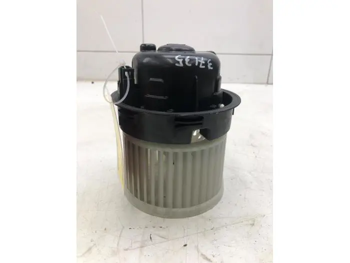 Heating and ventilation fan motor Opel Corsa