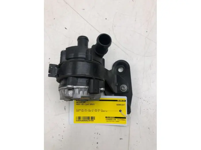 Water pump Audi Q3