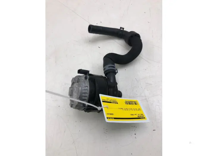 Water pump Audi Q3